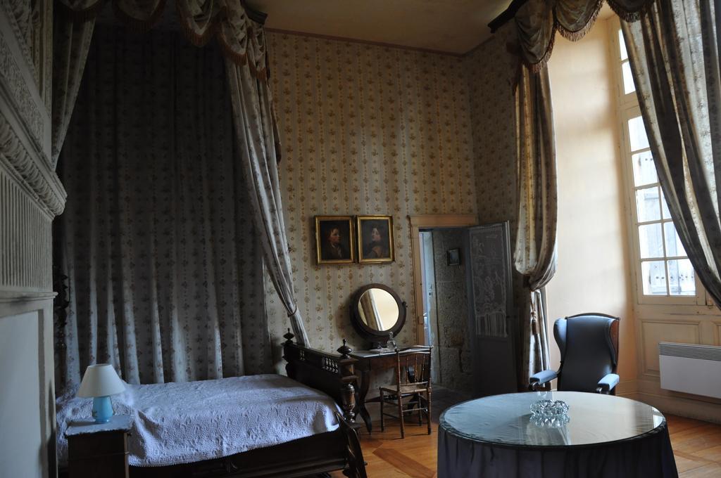 Chateau De Lanquais Bed & Breakfast エクステリア 写真
